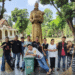 Gotong royong membersihkan halaman dan ruangan gereja/Dok.Istimewa.