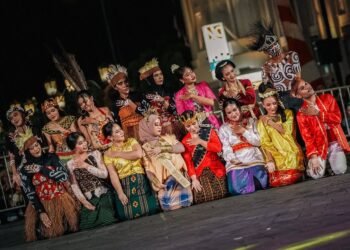 Tim Nusantara menari di Festival Indonesian Street Performance, Titik Nol ,Yogyakarta, Kamis (6/8/2025). Dok: Istimewa.