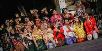 Tim Nusantara menari di Festival Indonesian Street Performance, Titik Nol ,Yogyakarta, Kamis (6/8/2025). Dok: Istimewa.